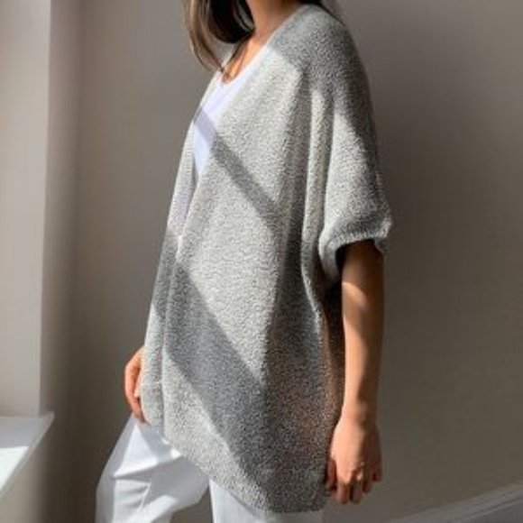 Community (Aritzia) Ionic Cape - Picture 4 of 8